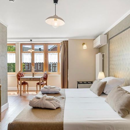 Cafe Rene Borgloon Bed & Breakfast Ngoại thất bức ảnh